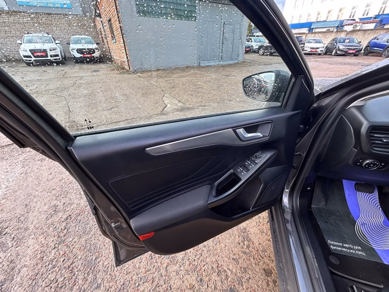 Ford Focus фото 10