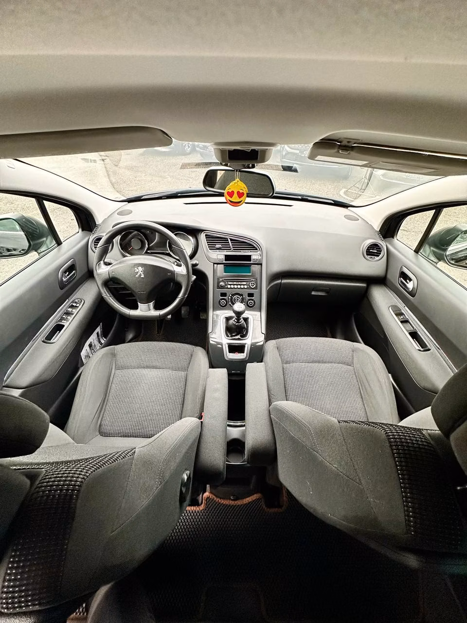 Peugeot 5008 фото 9
