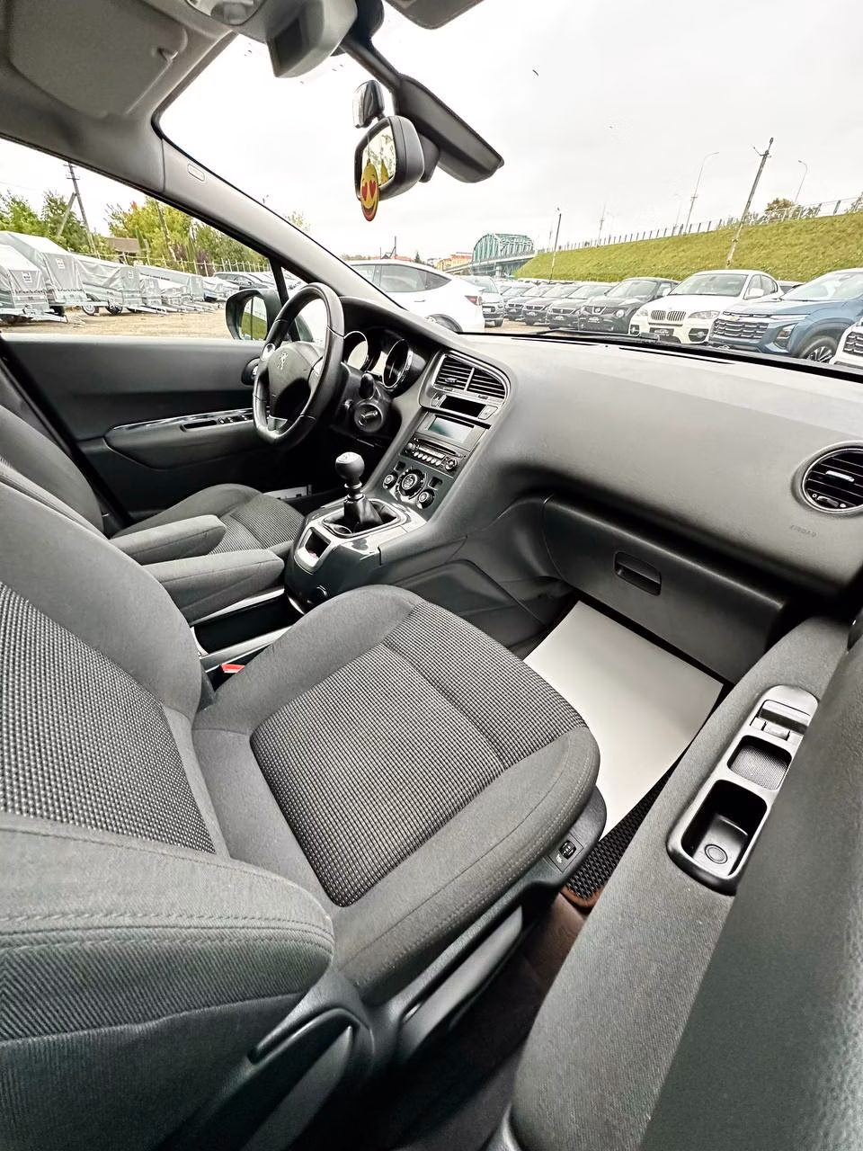 Peugeot 5008 фото 10