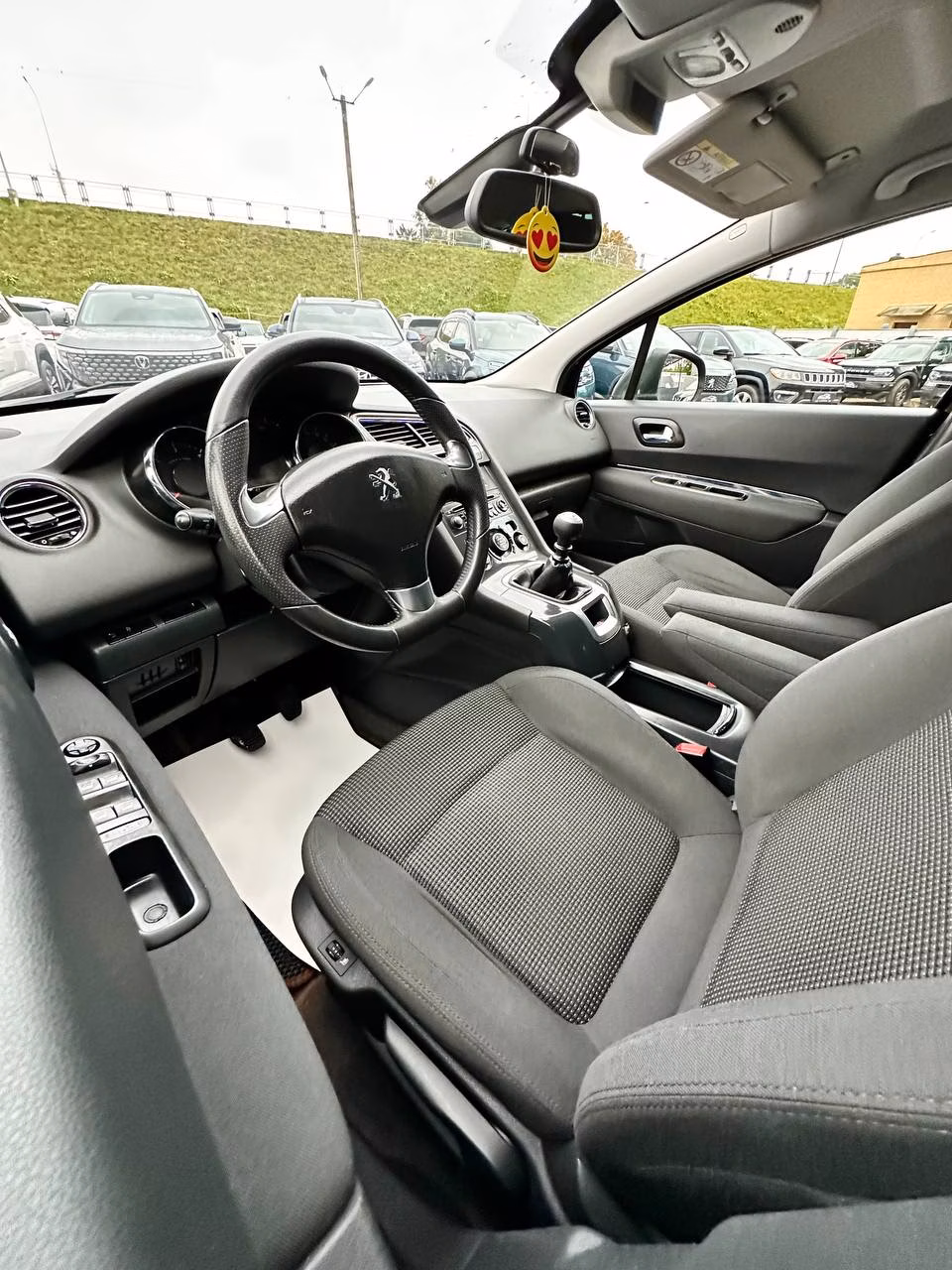 Peugeot 5008 фото 11