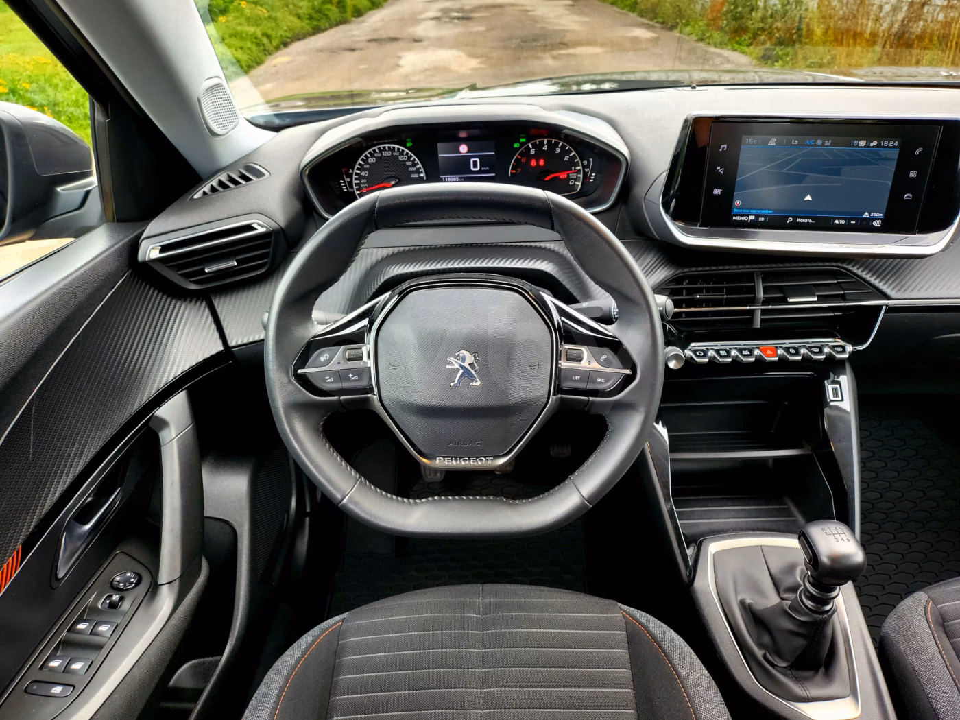 Peugeot 2008 фото 9