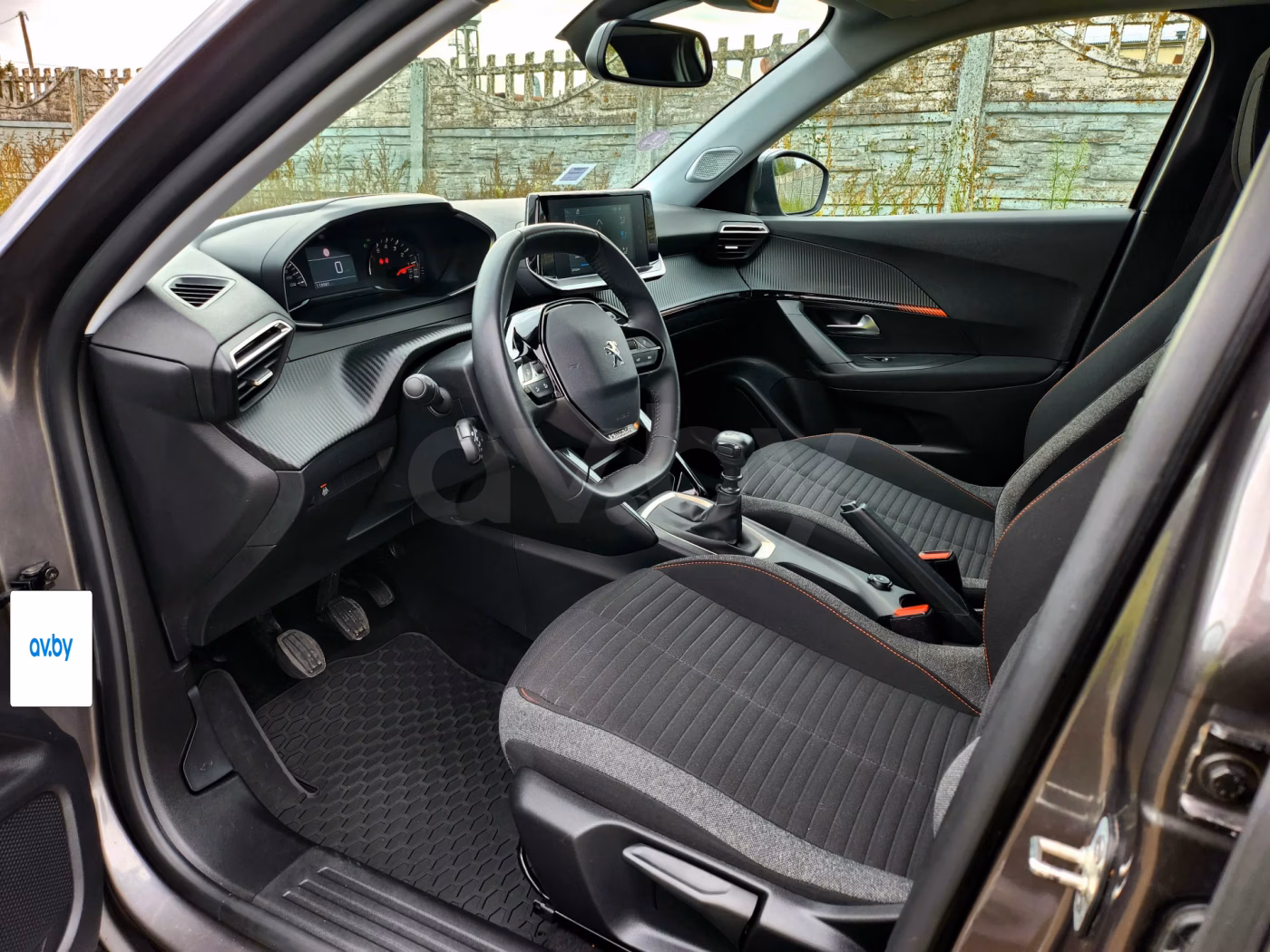 Peugeot 2008 фото 10
