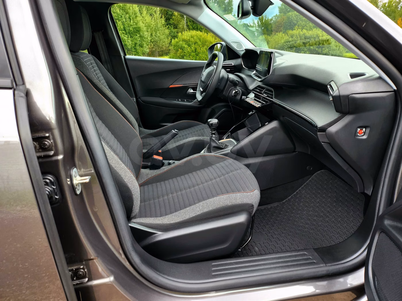 Peugeot 2008 фото 12
