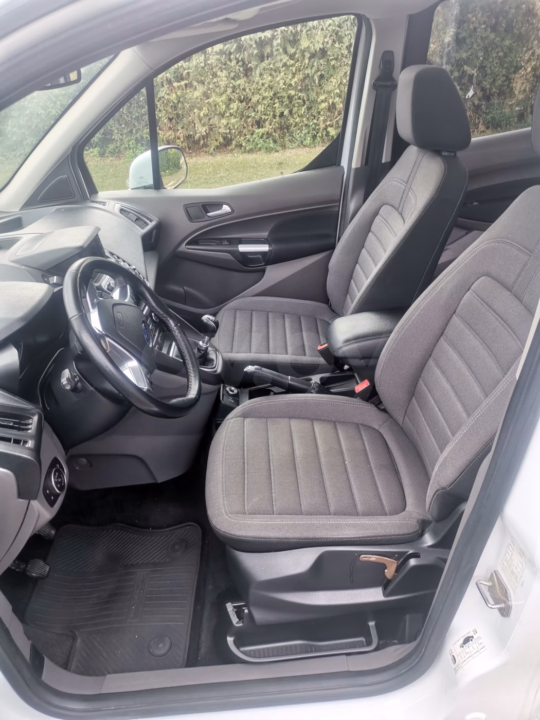 Ford Tourneo Connect фото 10