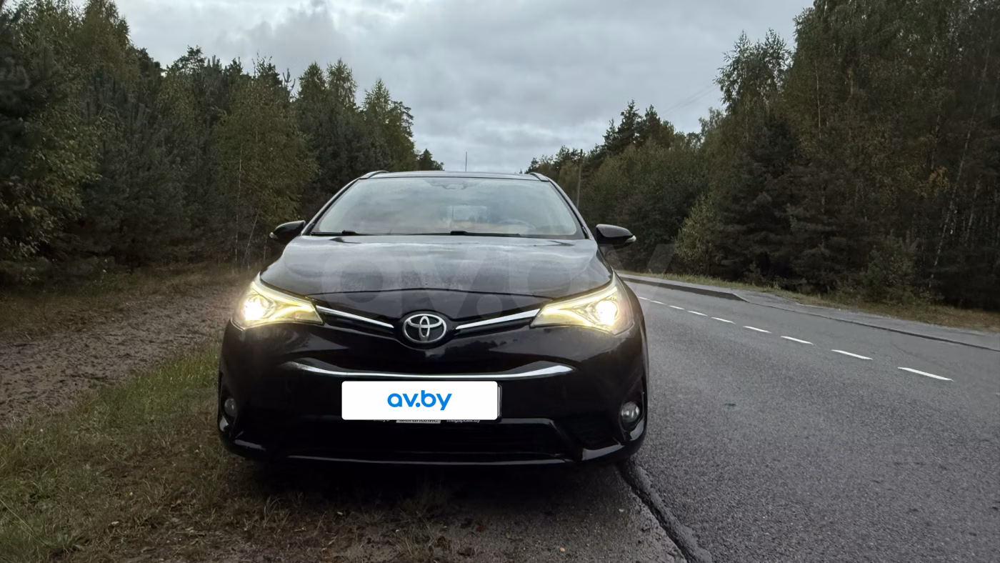 Toyota Avensis фото 2