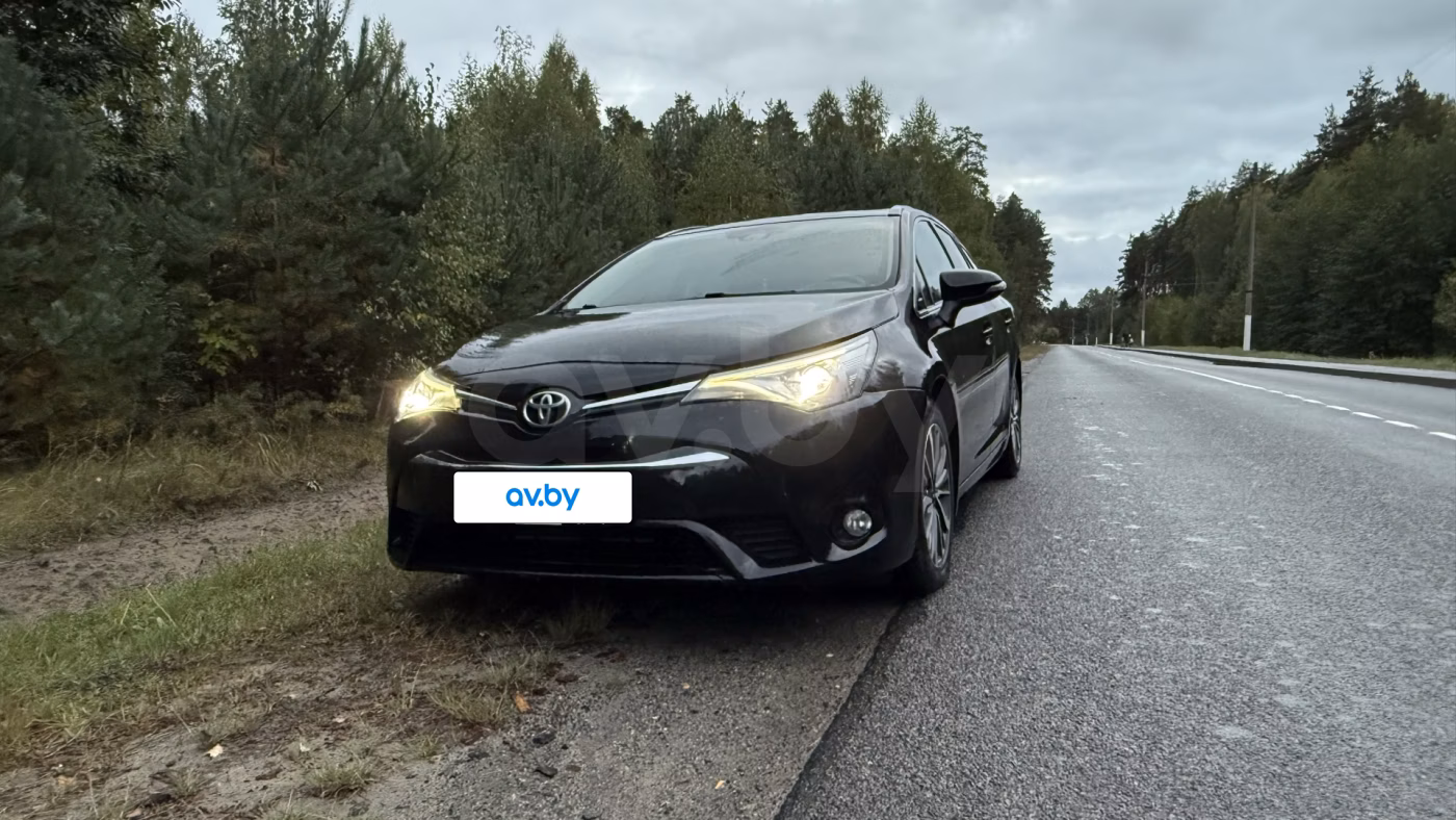 Toyota Avensis фото 3