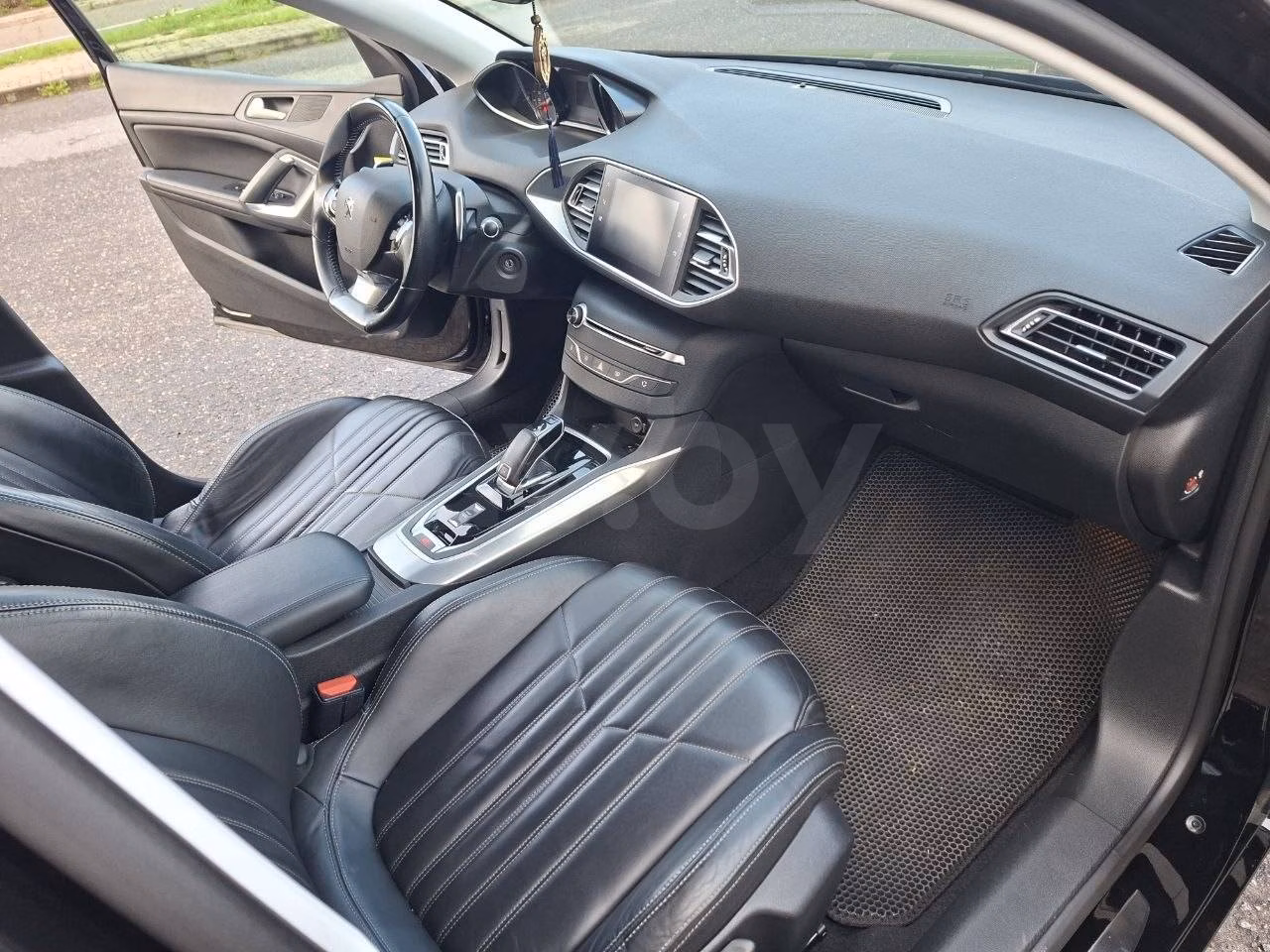 Peugeot 308 фото 8