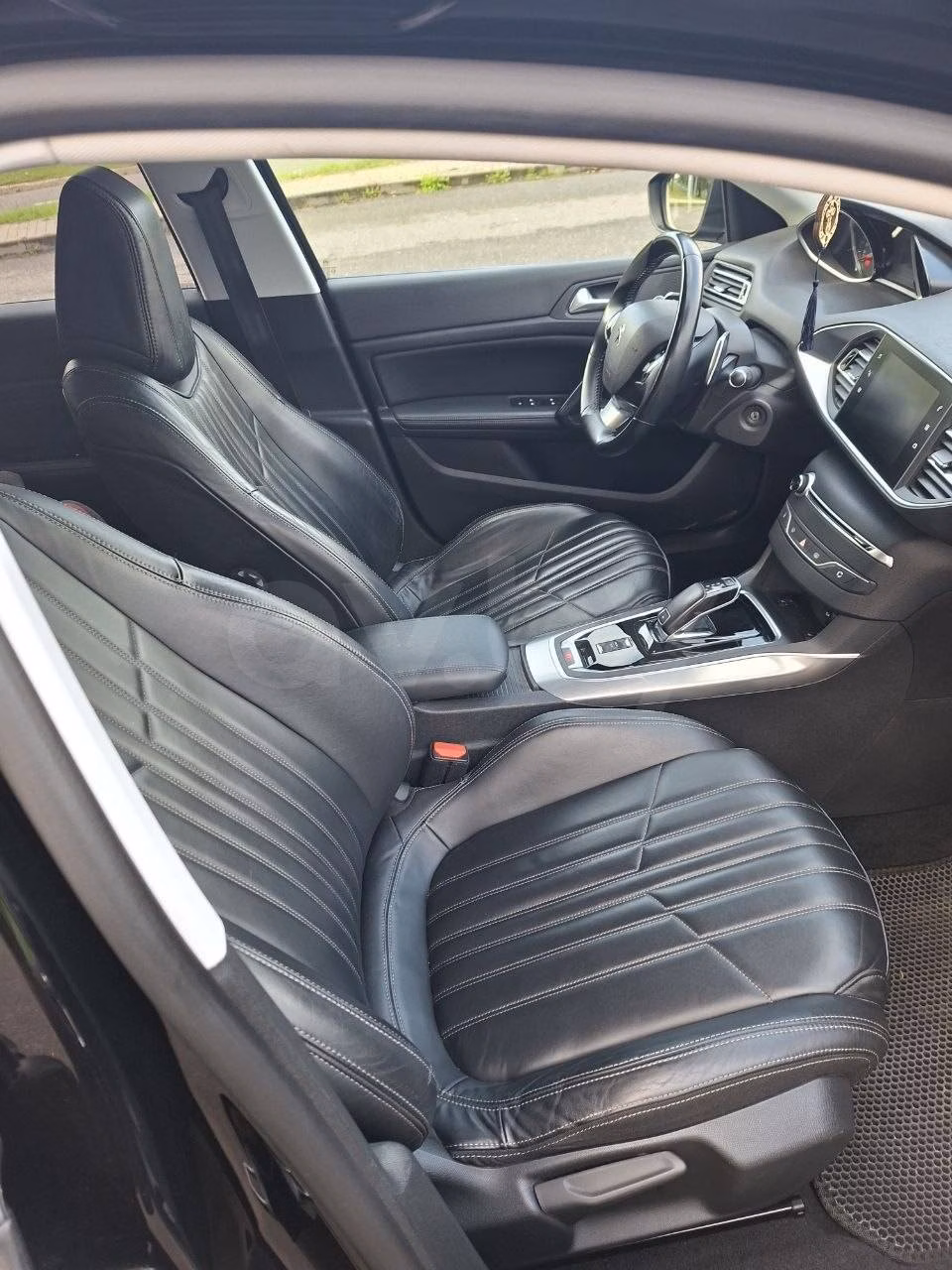 Peugeot 308 фото 9