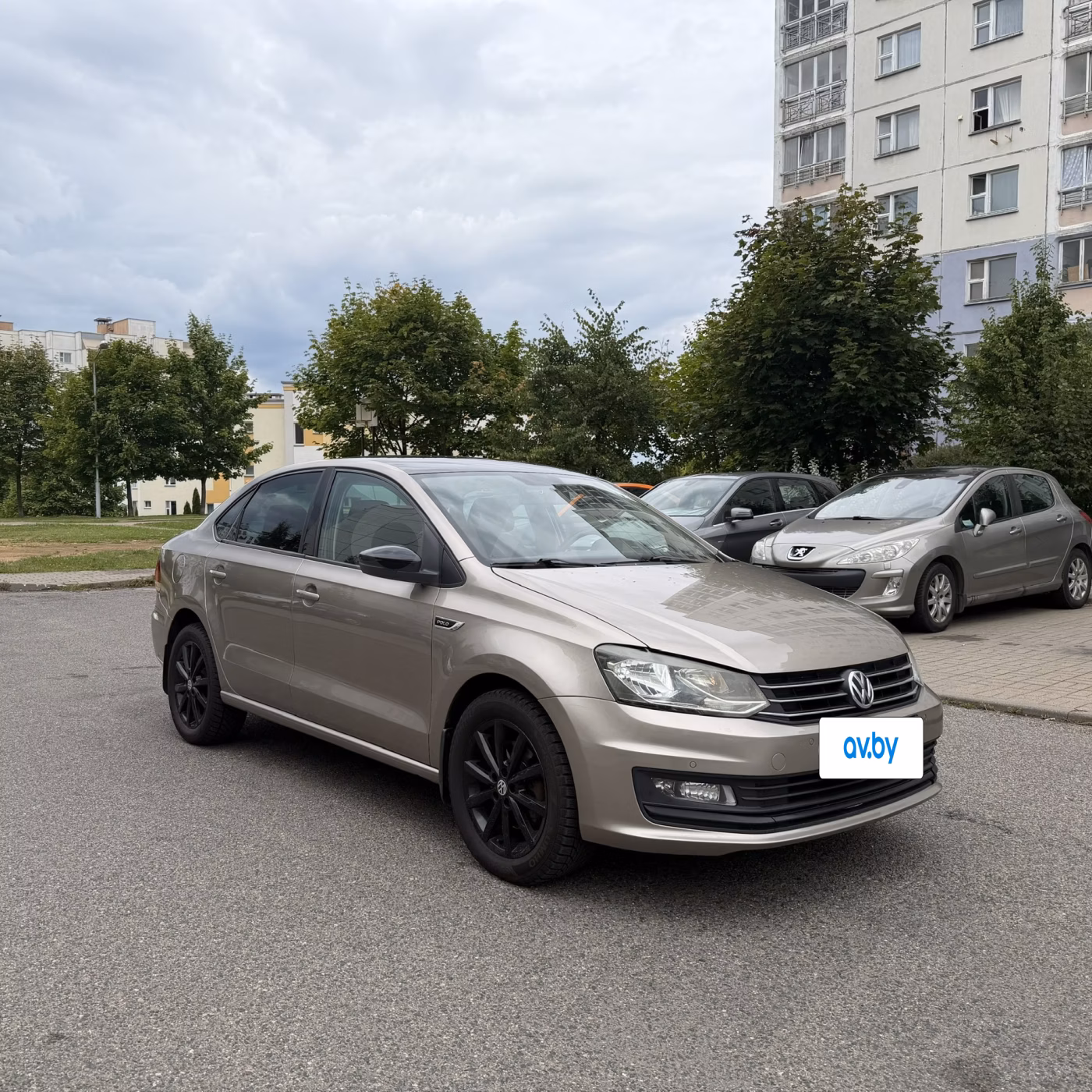 Volkswagen Polo Sedan фото 7