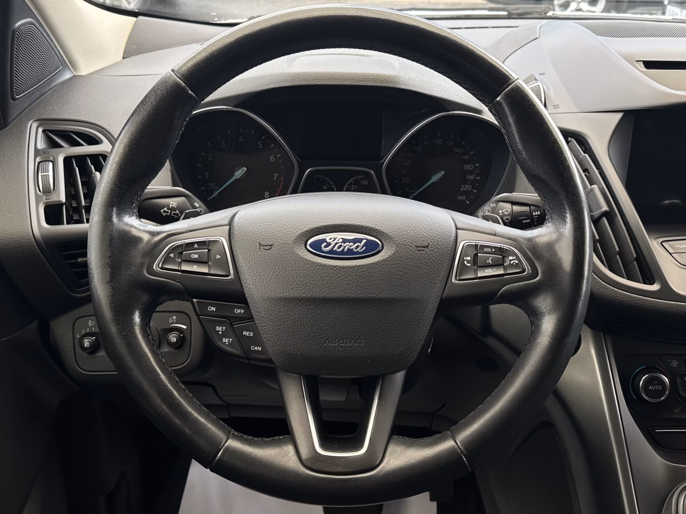 Ford Kuga фото 10