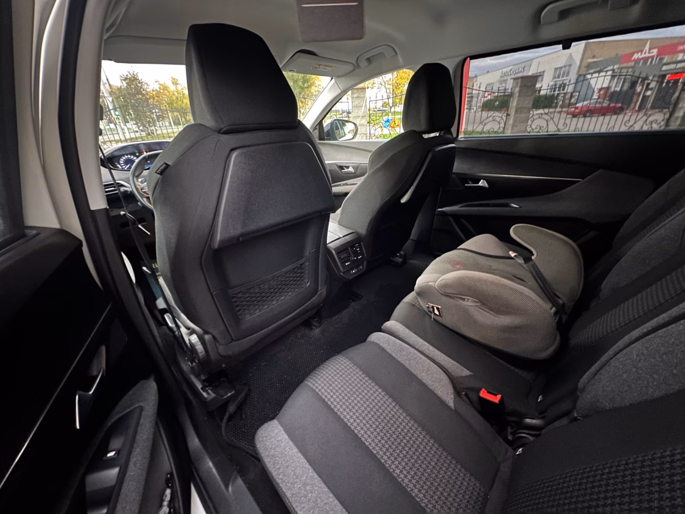 Peugeot 5008 фото 10