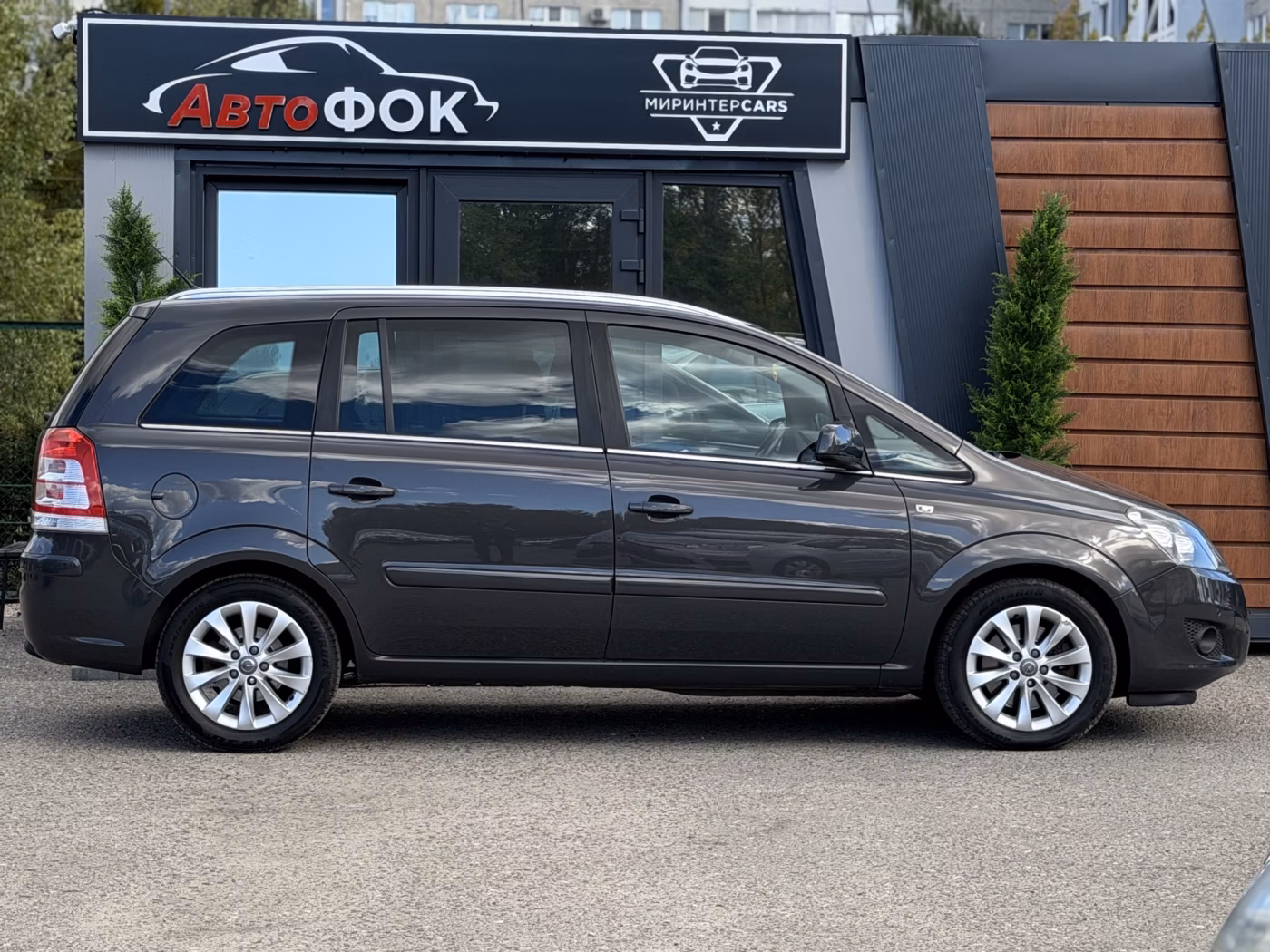 Opel Zafira фото 2