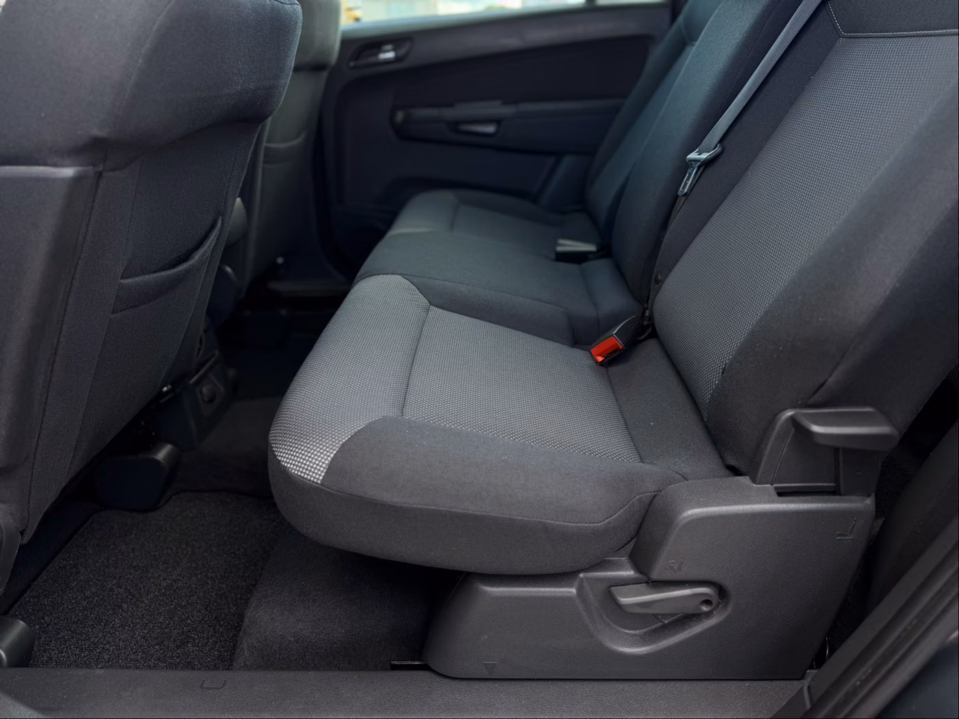 Opel Zafira фото 11