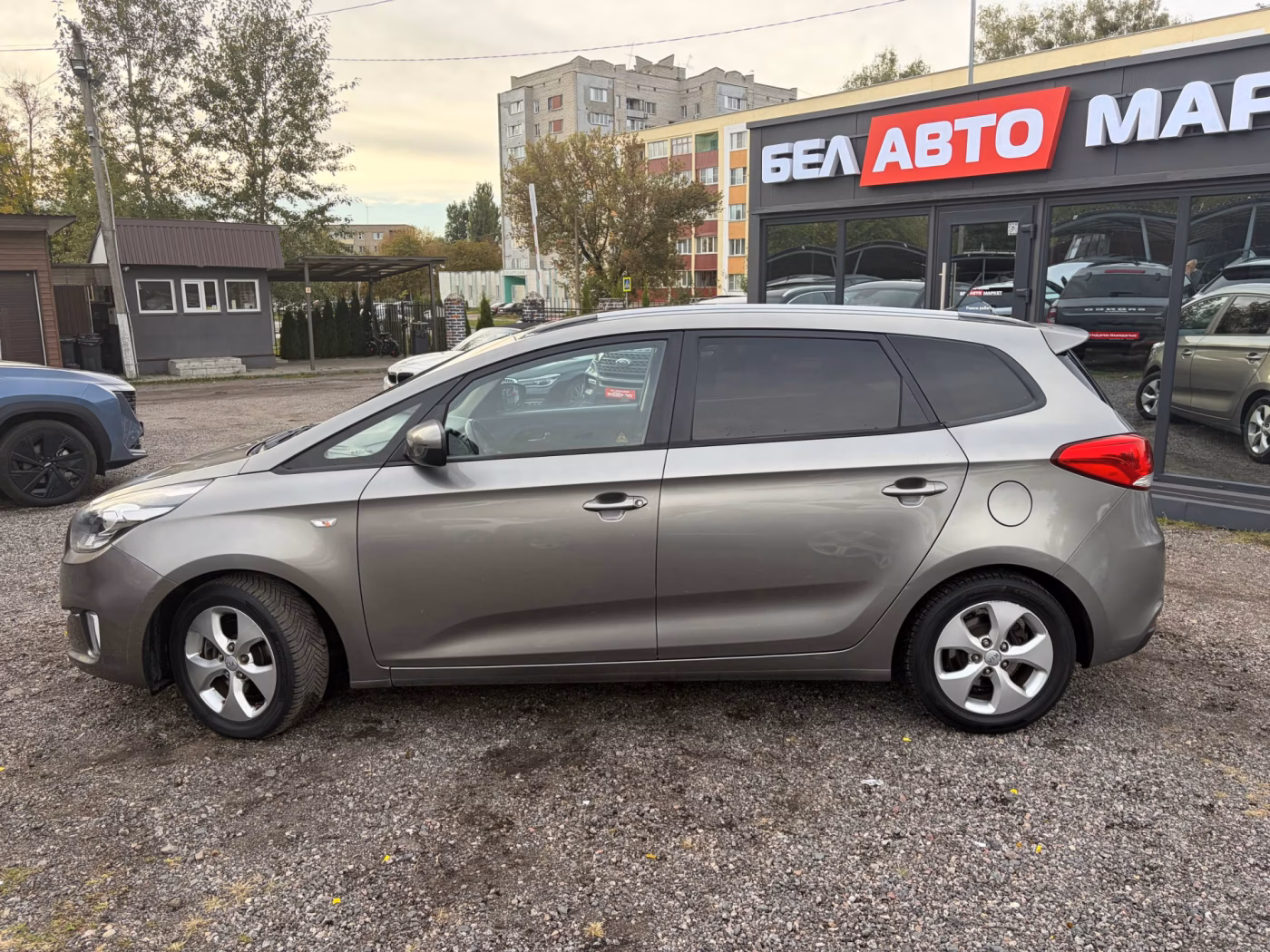 Kia Carens фото 8