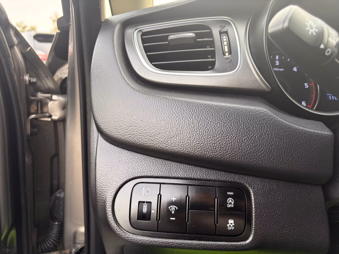 Kia Carens фото 14