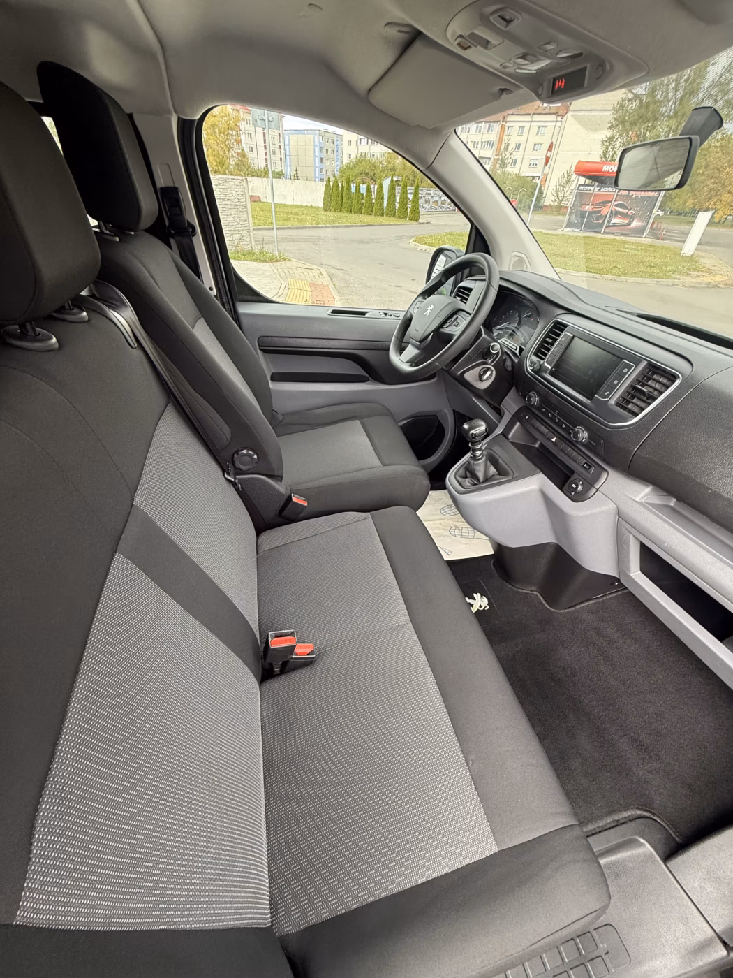 Peugeot Traveller фото 9