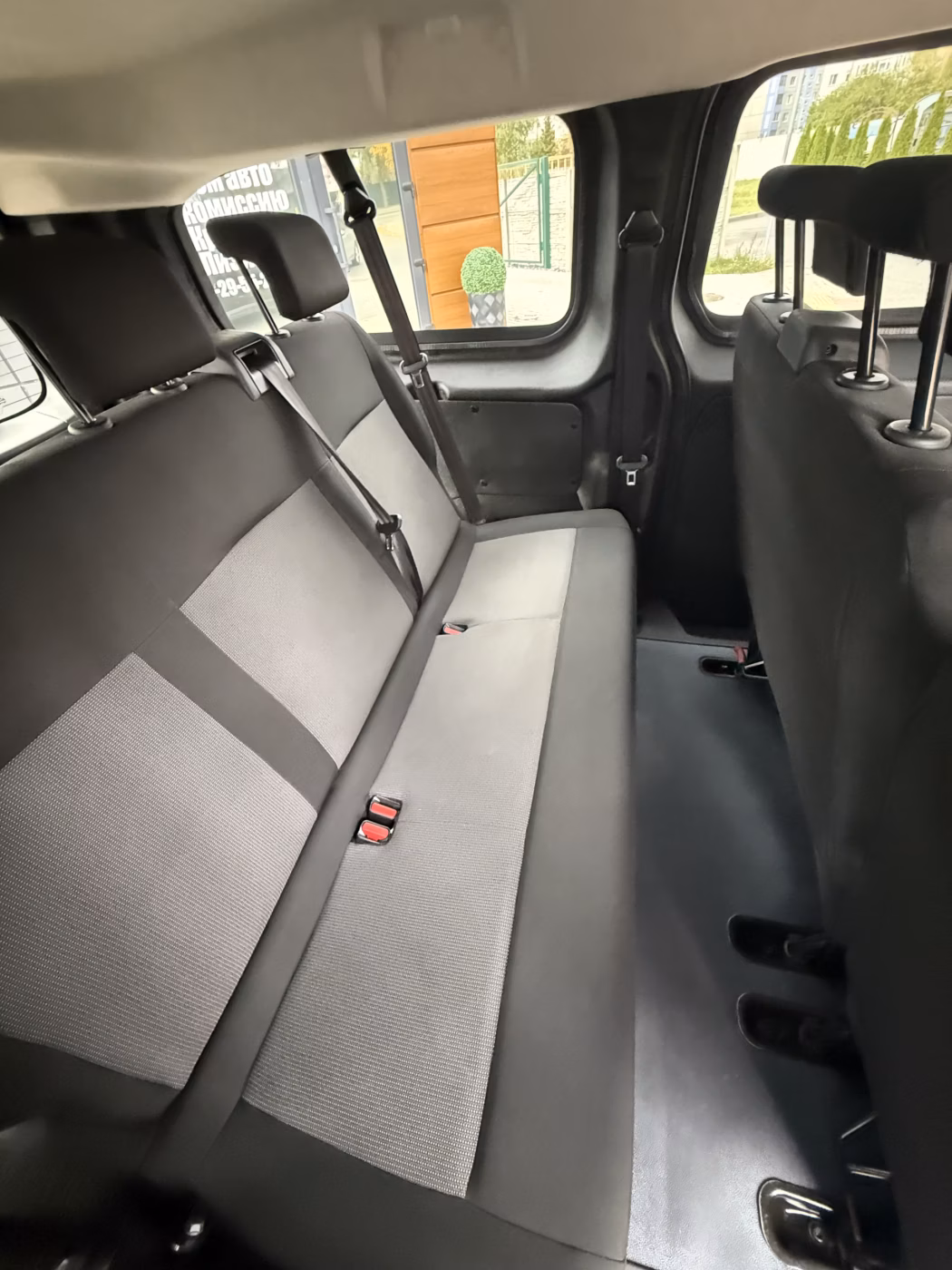Peugeot Traveller фото 11