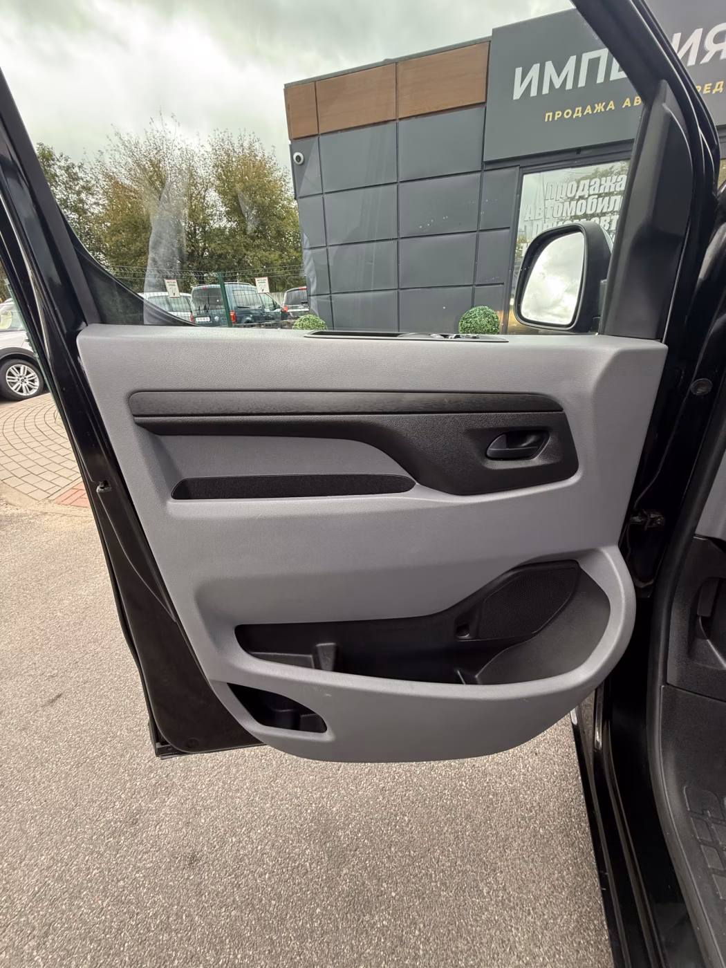 Peugeot Traveller фото 13