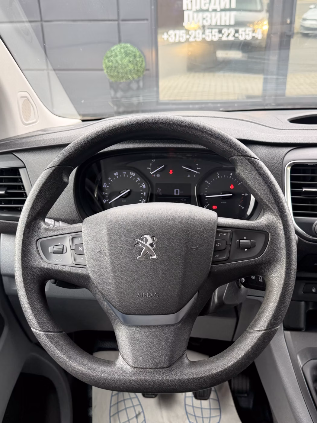 Peugeot Traveller фото 16