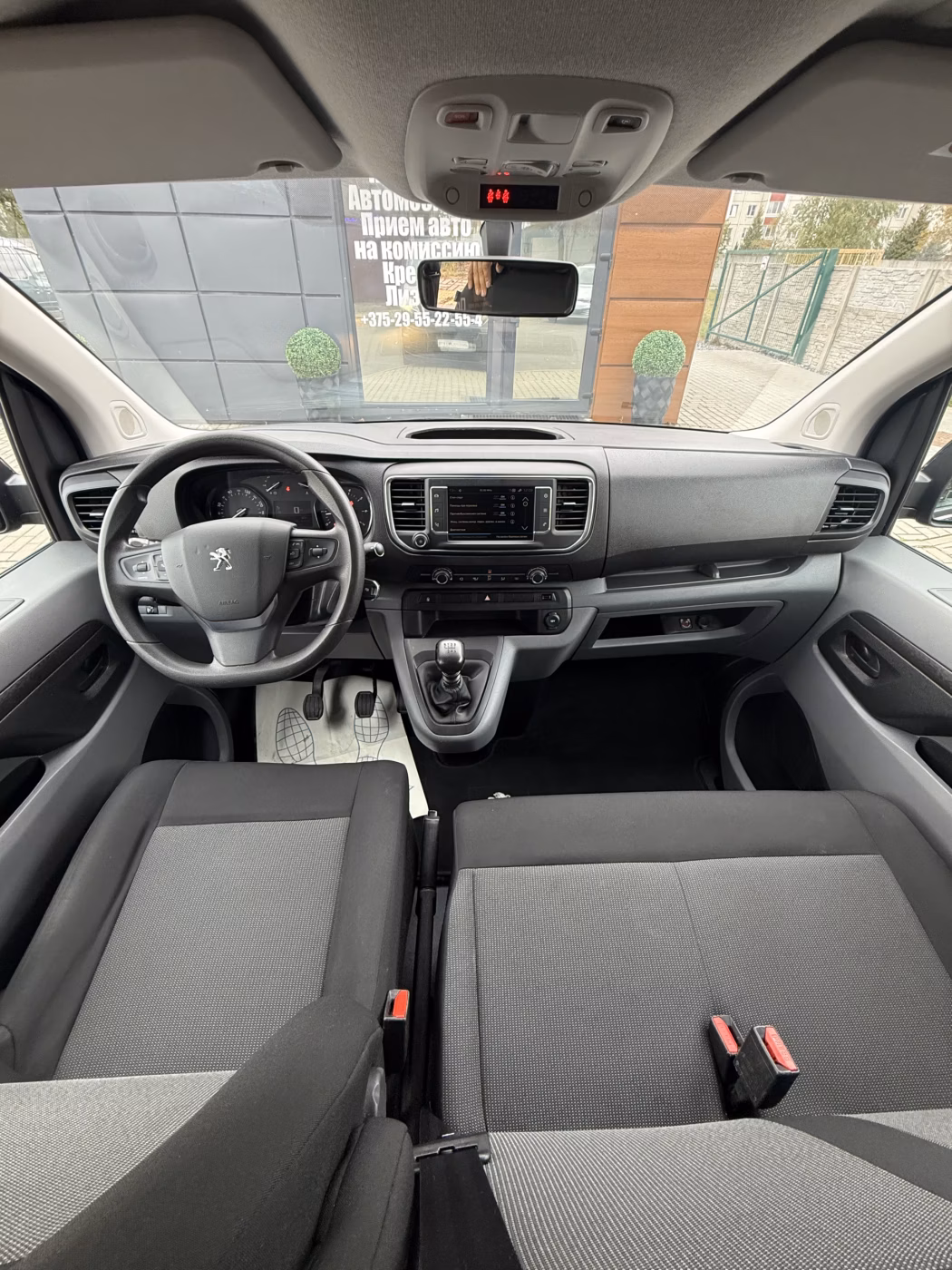Peugeot Traveller фото 17