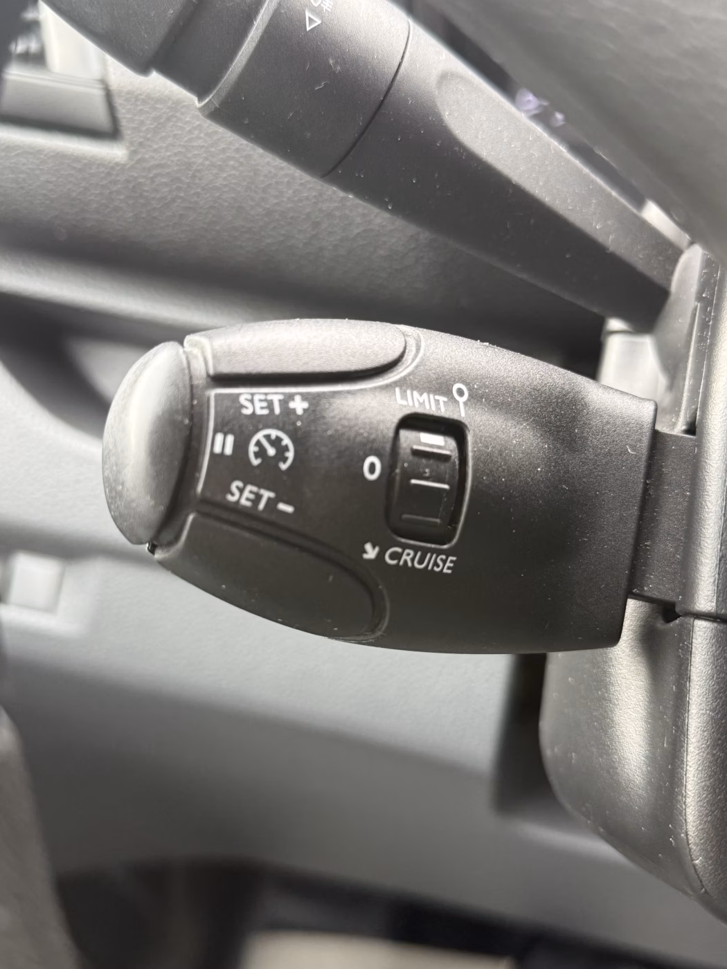Peugeot Traveller фото 18