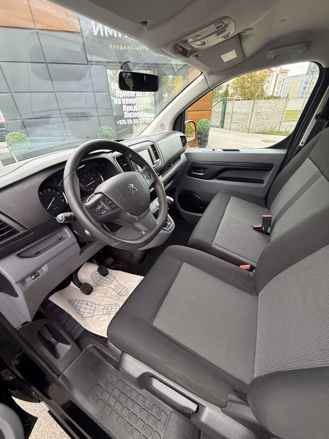Peugeot Traveller фото 20