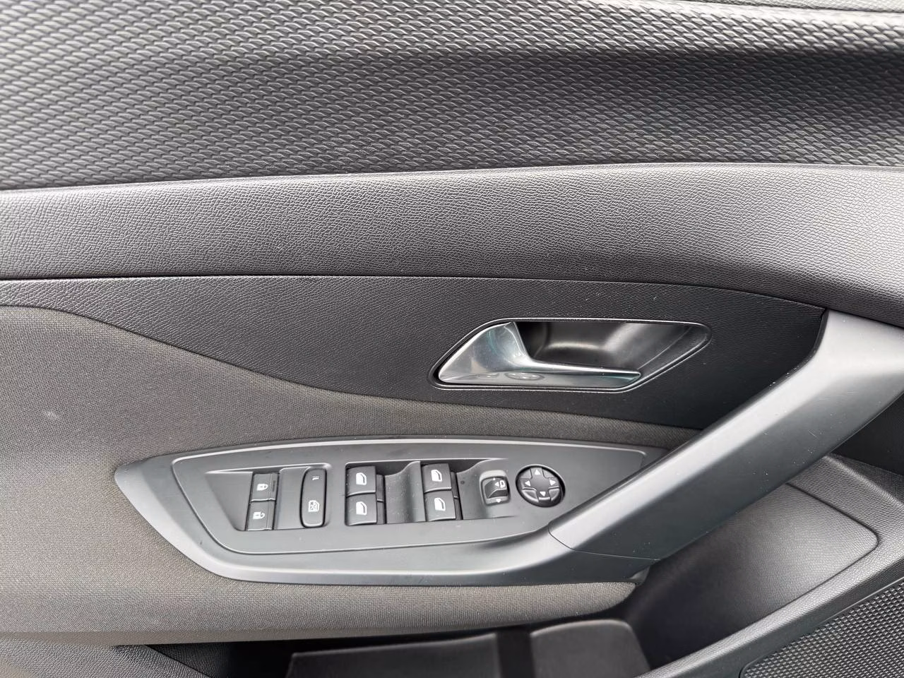Peugeot 308 фото 16