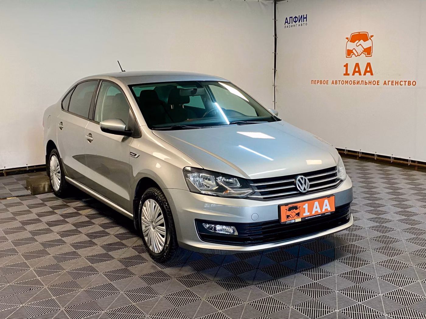 Volkswagen Polo Sedan фото 2