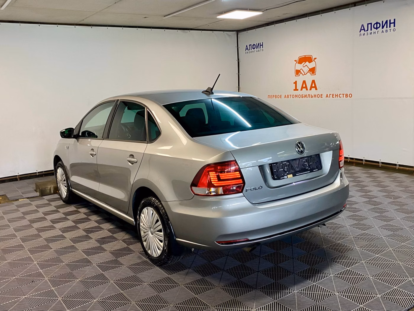 Volkswagen Polo Sedan фото 4