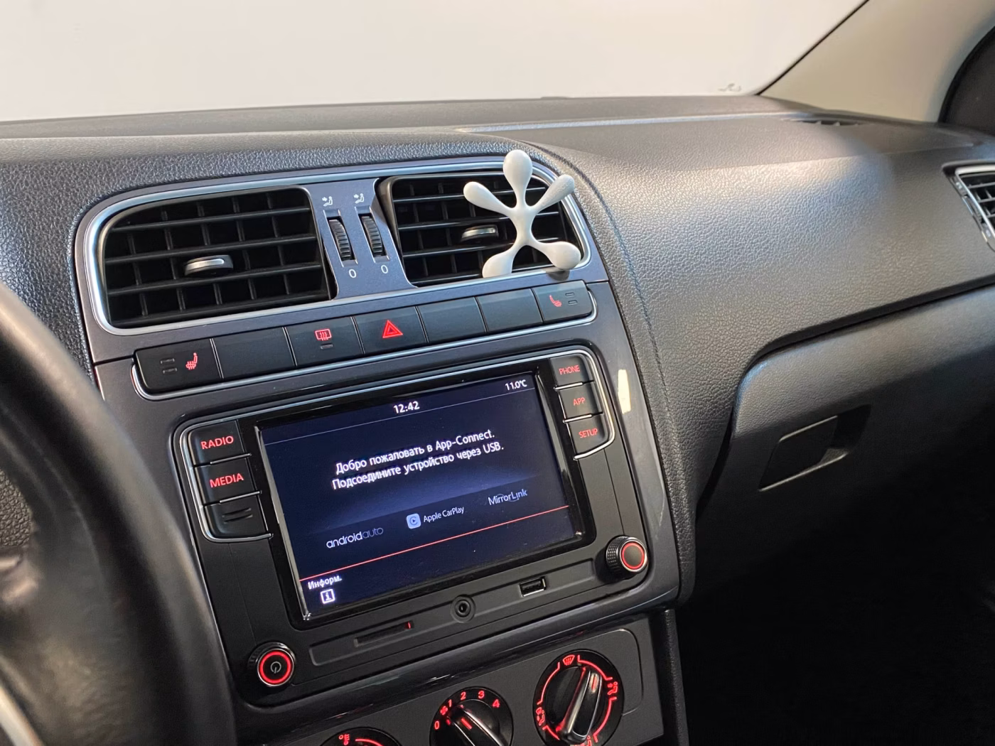 Volkswagen Polo Sedan фото 10