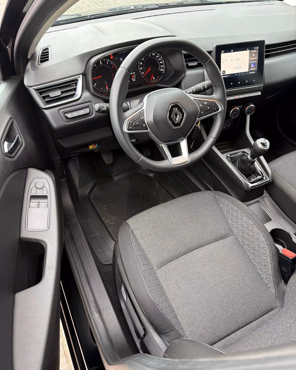 Renault Clio фото 9