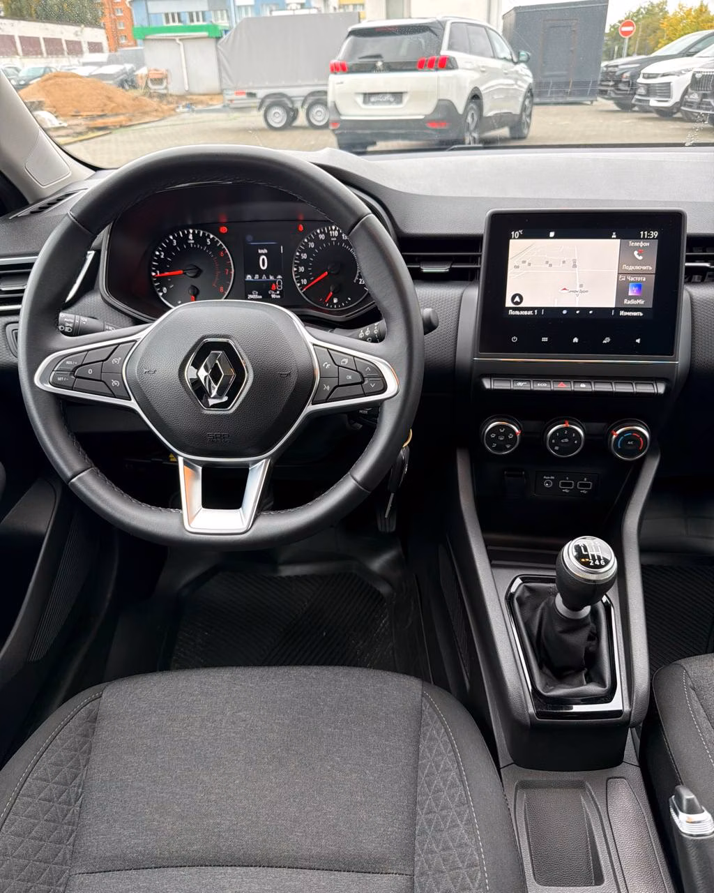 Renault Clio фото 12