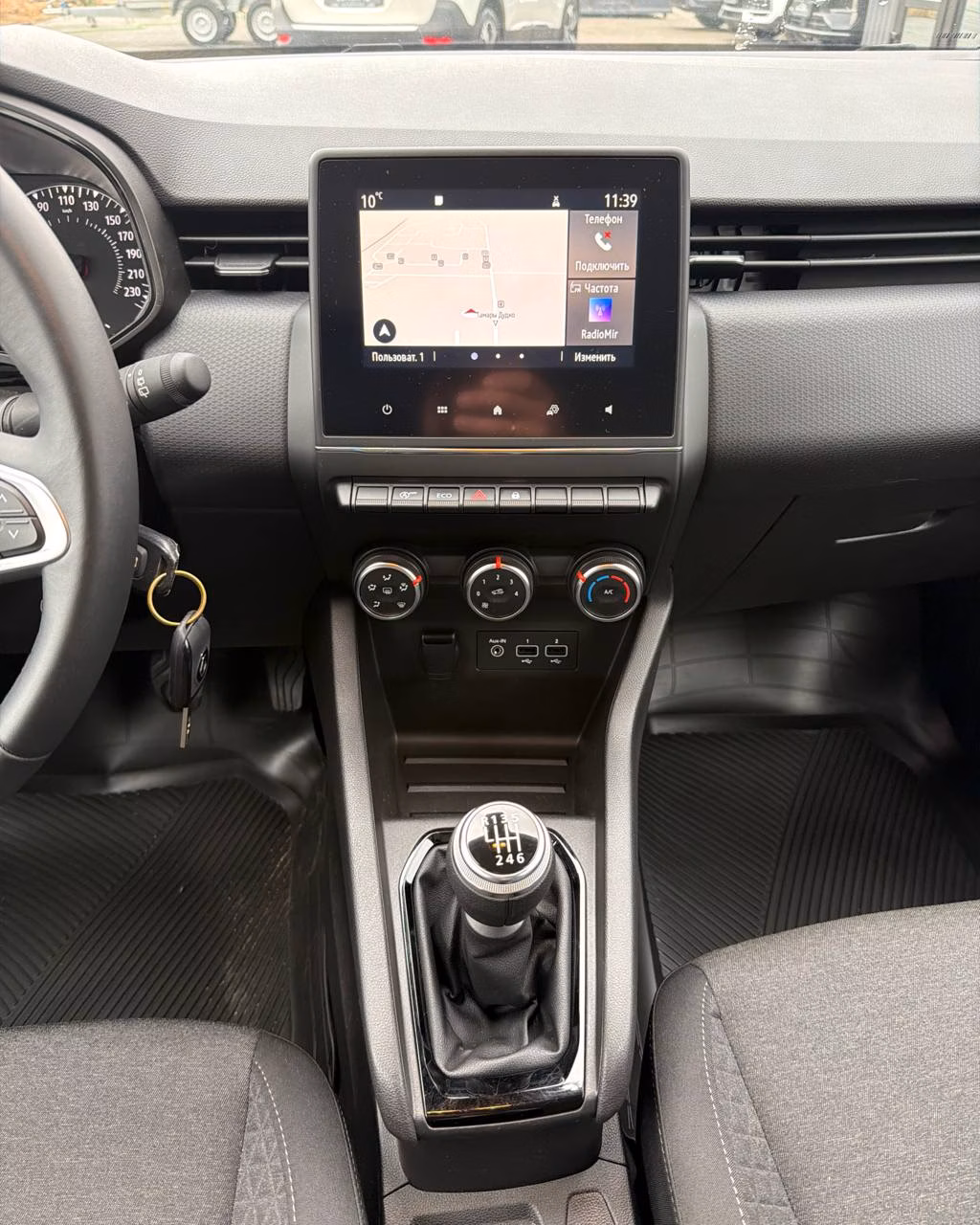 Renault Clio фото 13