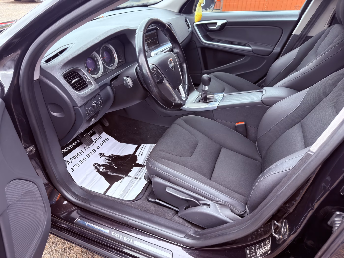 Volvo V60 фото 9