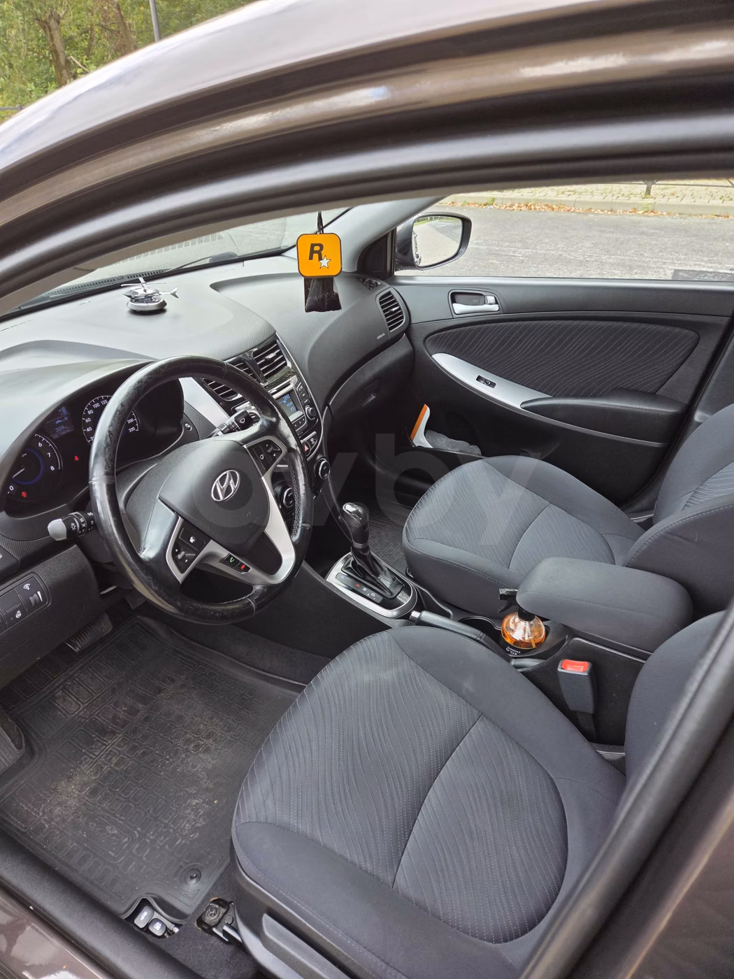 Hyundai Accent фото 7