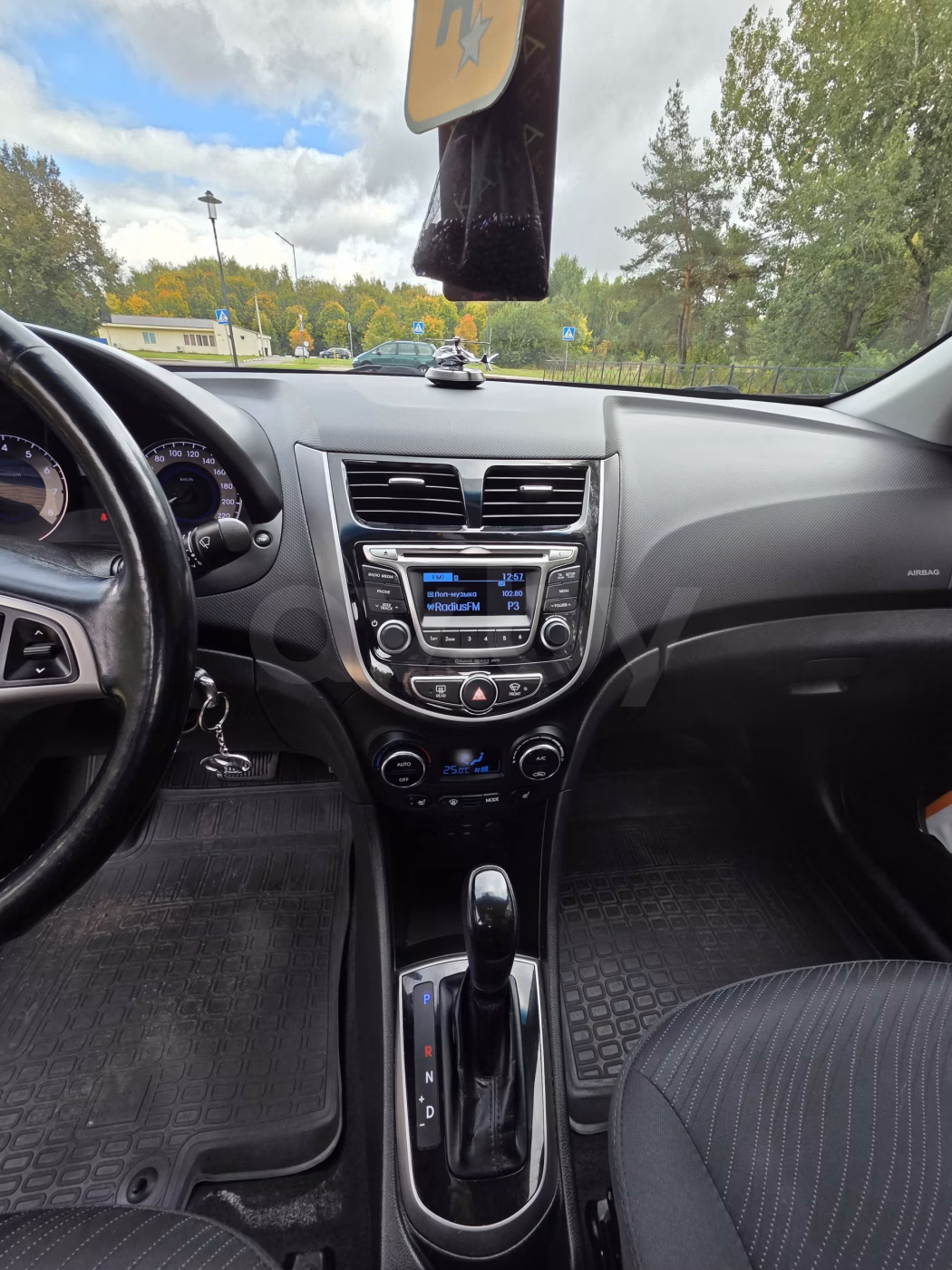 Hyundai Accent фото 9