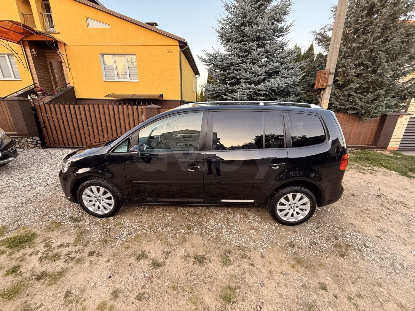 Volkswagen Touran фото 2