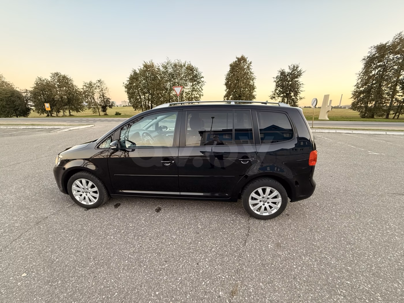 Volkswagen Touran фото 6