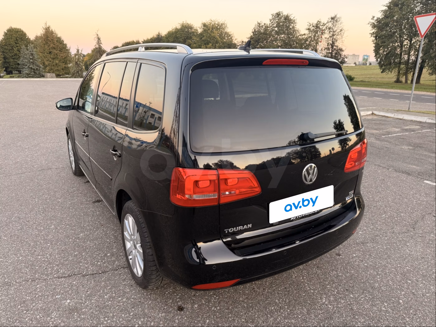 Volkswagen Touran фото 7