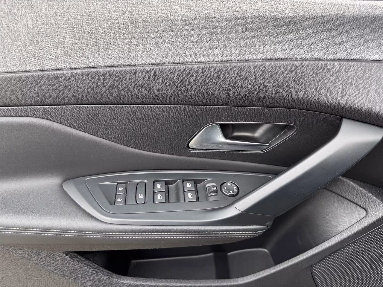 Peugeot 308 фото 16