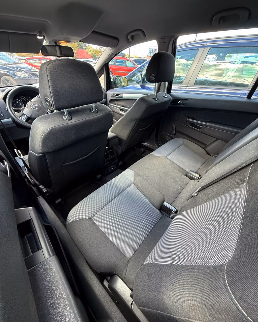 Opel Zafira фото 10