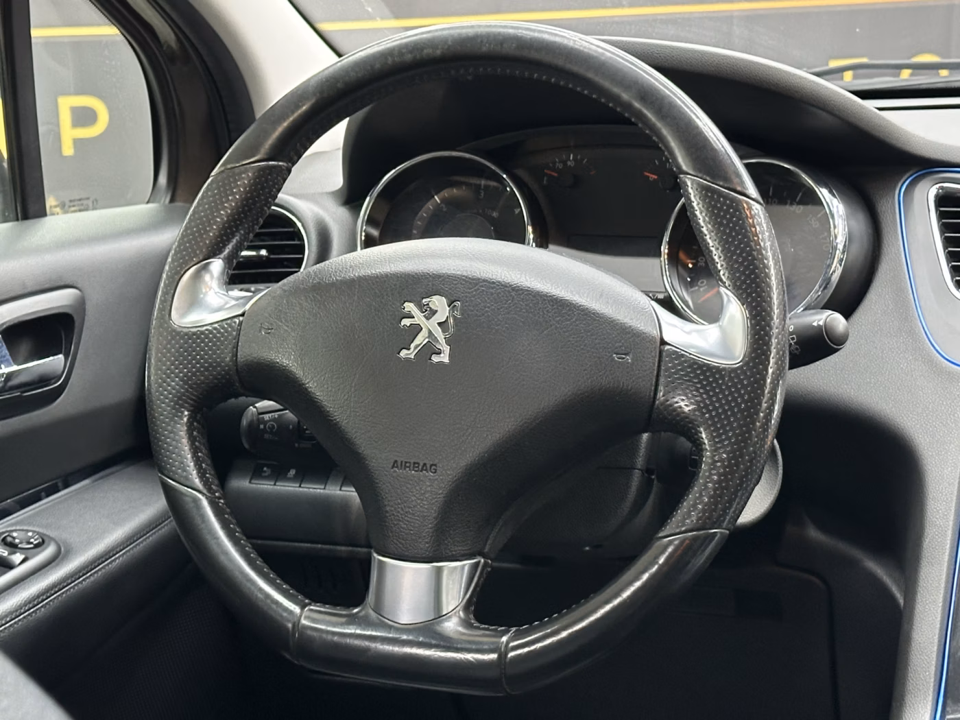 Peugeot 5008 фото 11