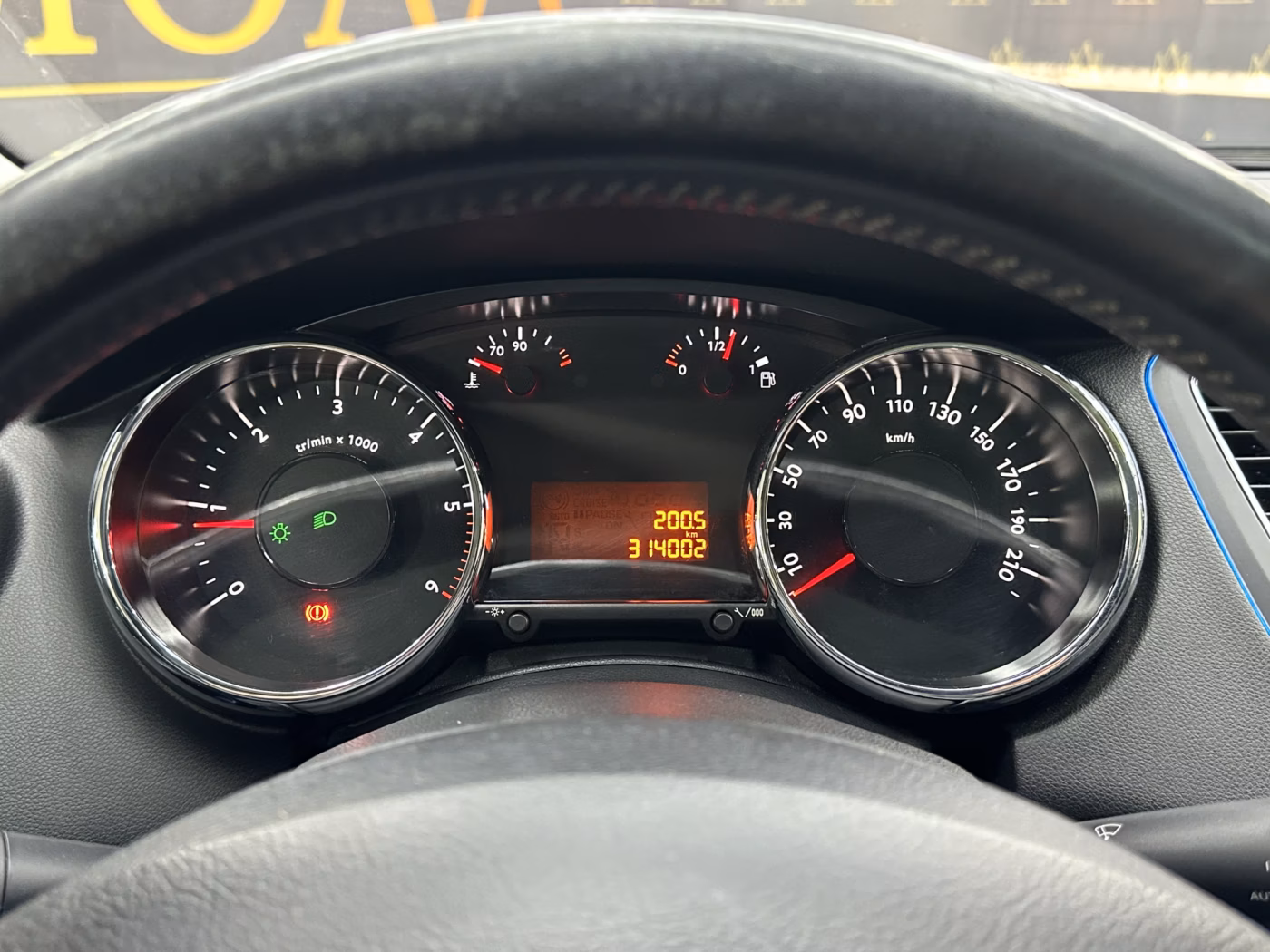 Peugeot 5008 фото 12