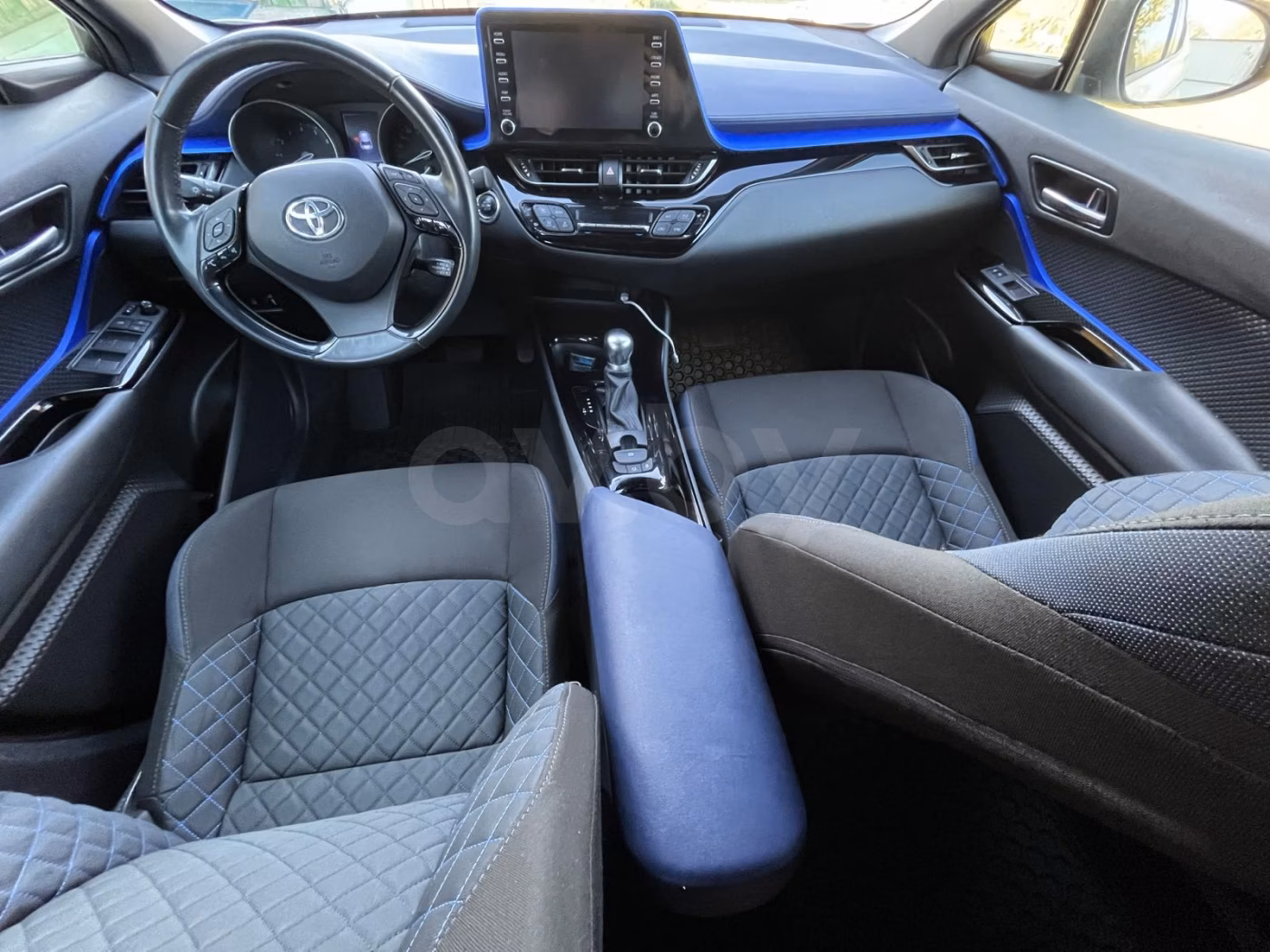 Toyota C-HR фото 8