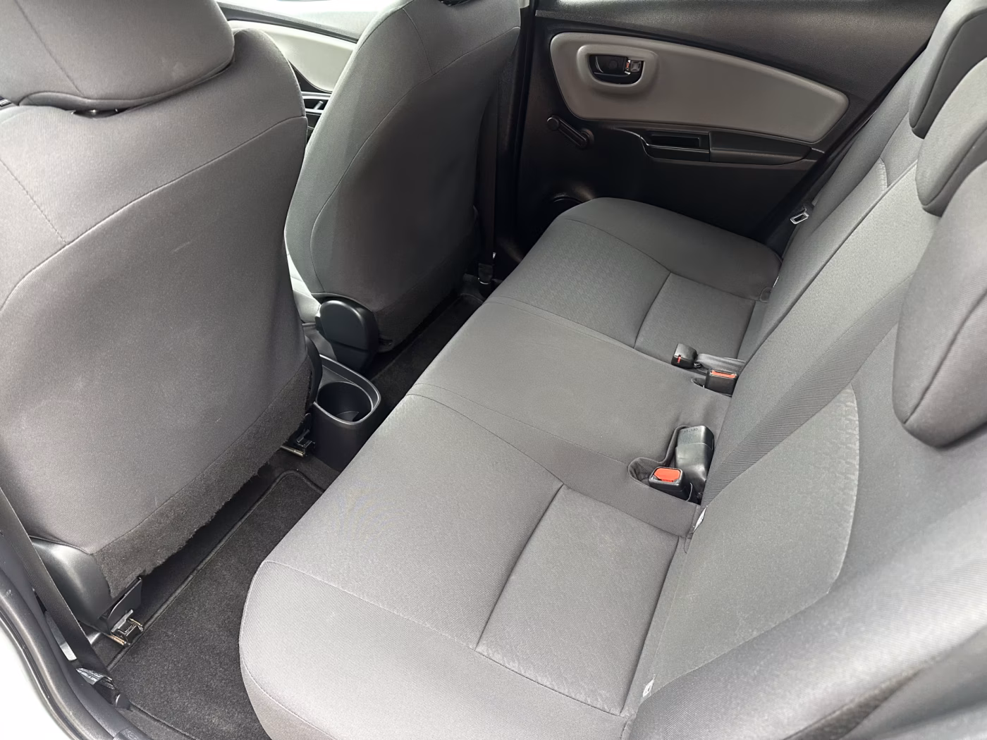 Toyota Yaris фото 9