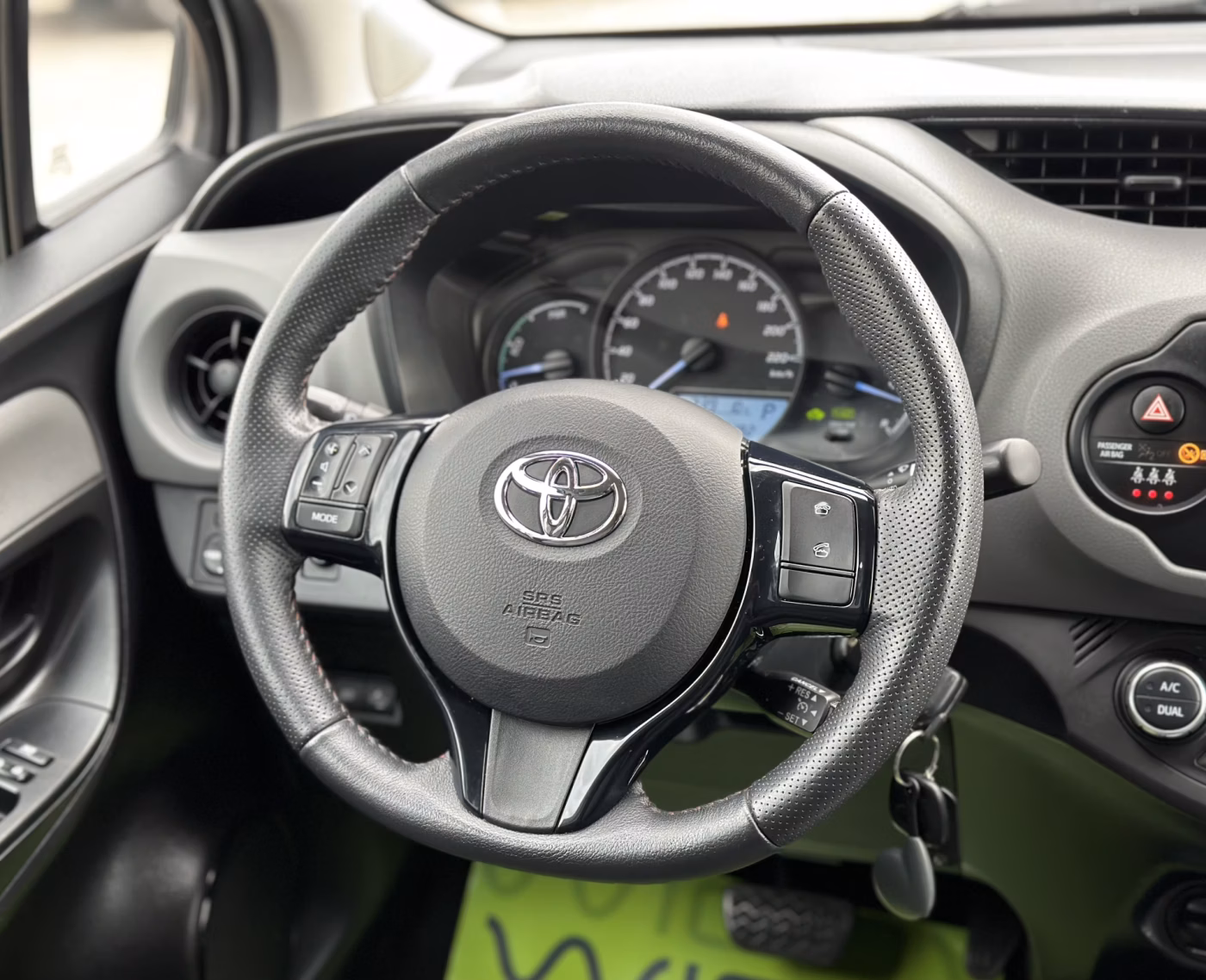 Toyota Yaris фото 14