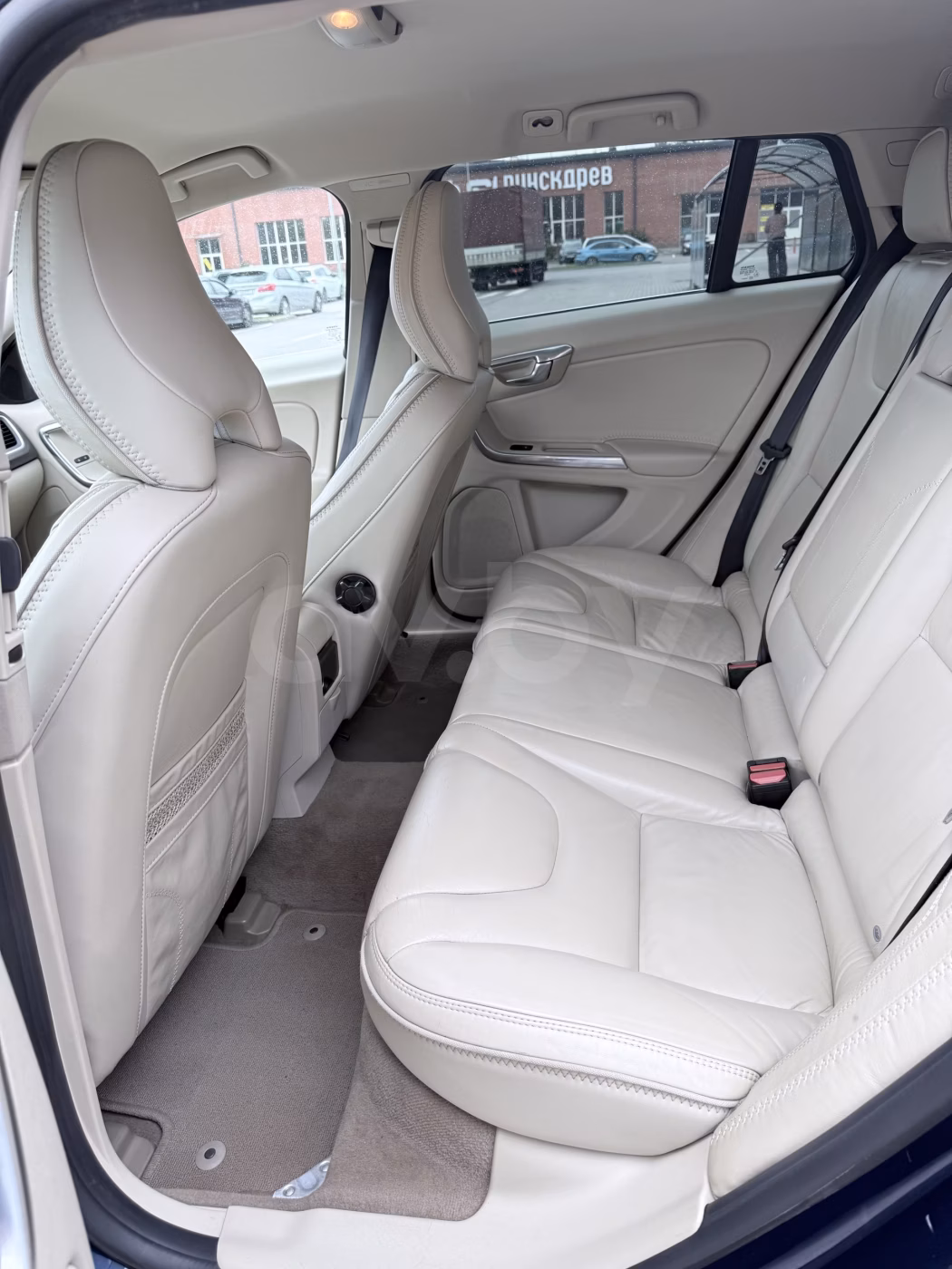 Volvo V60 фото 7