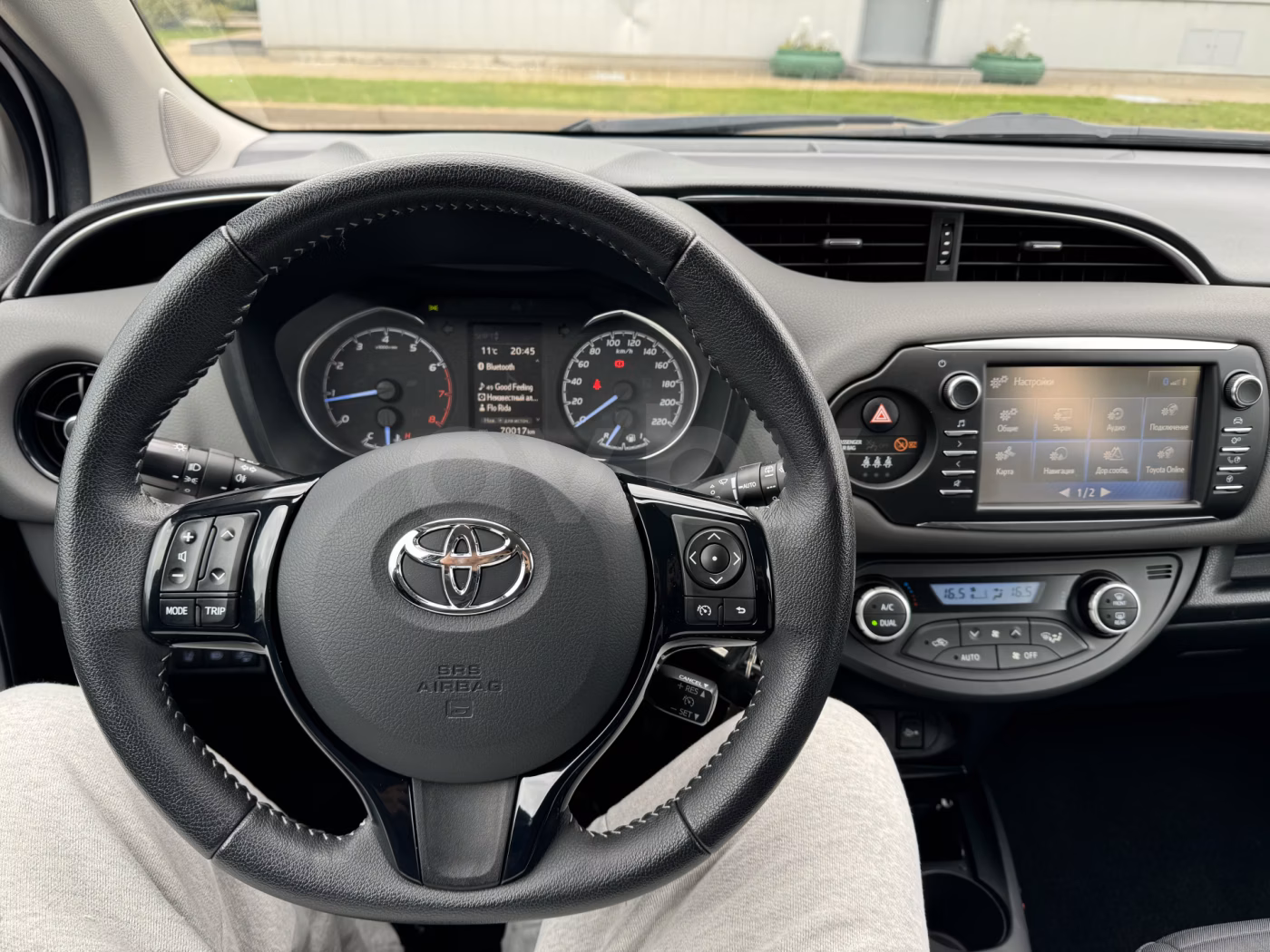 Toyota Yaris фото 7