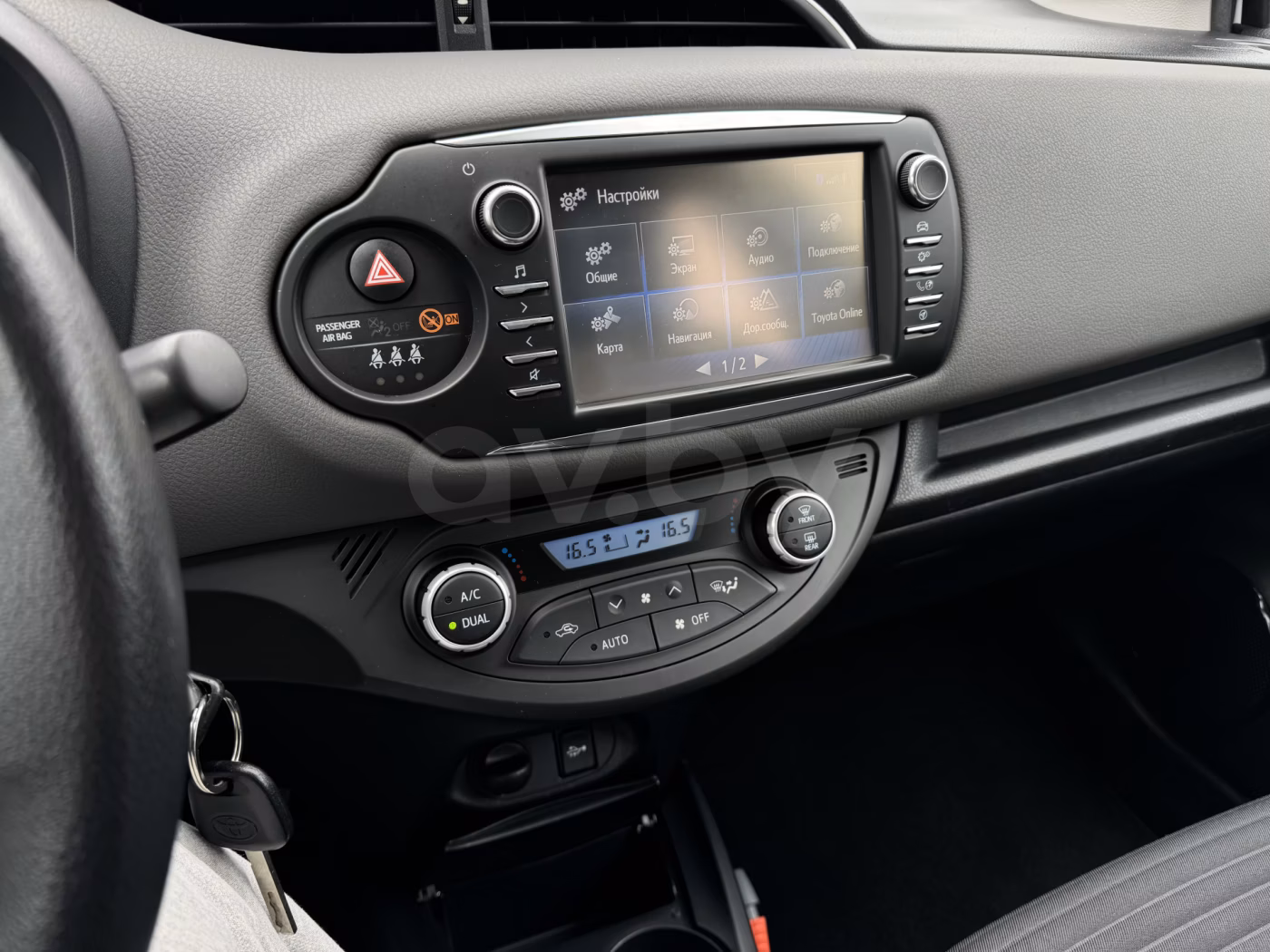 Toyota Yaris фото 8