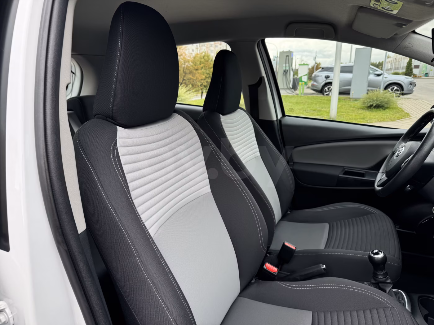 Toyota Yaris фото 12